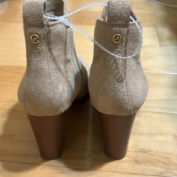 Michael Michael Kors Evaline Heeled Bootie - Picture 4 of 5